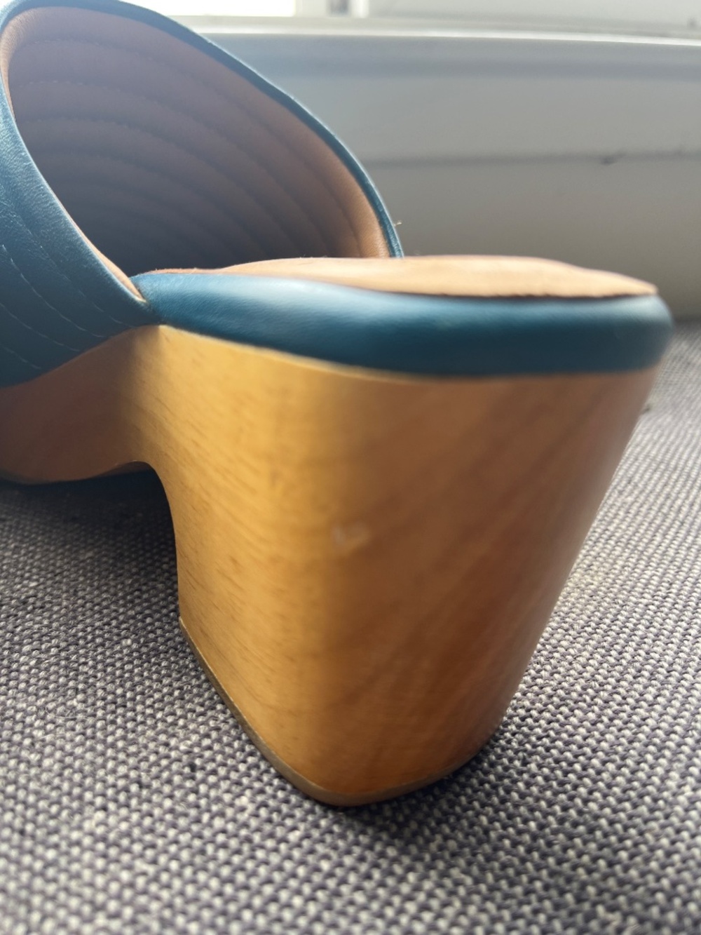 Beklina Ribbed Clogs, Size 7.5 - Picture 12 of 16